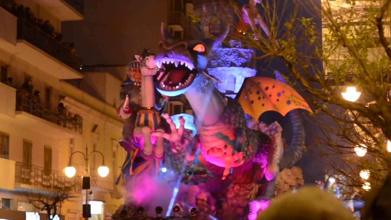 Carnevale Putignano 2018 - Carri allegorici in movimento