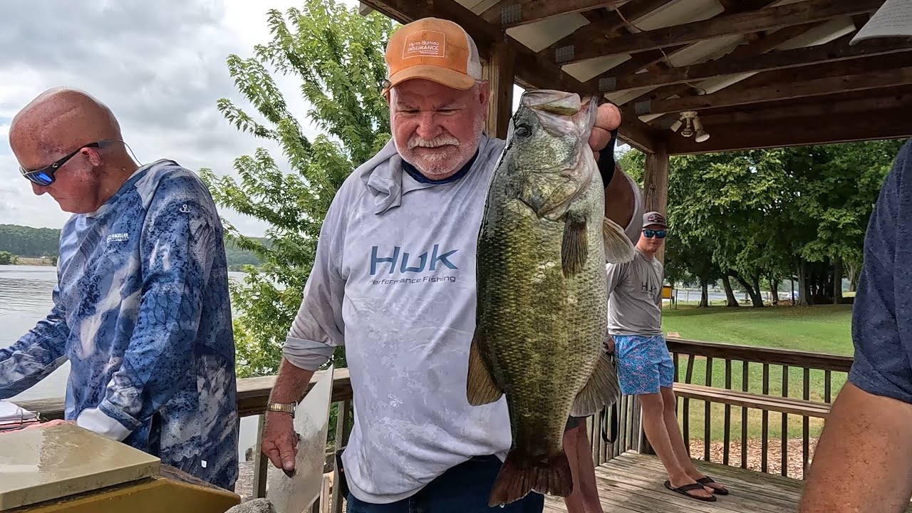 We lost all the TACKLE! Nickajack Summer Bass Fishing!  Carls Saturday Shootout 