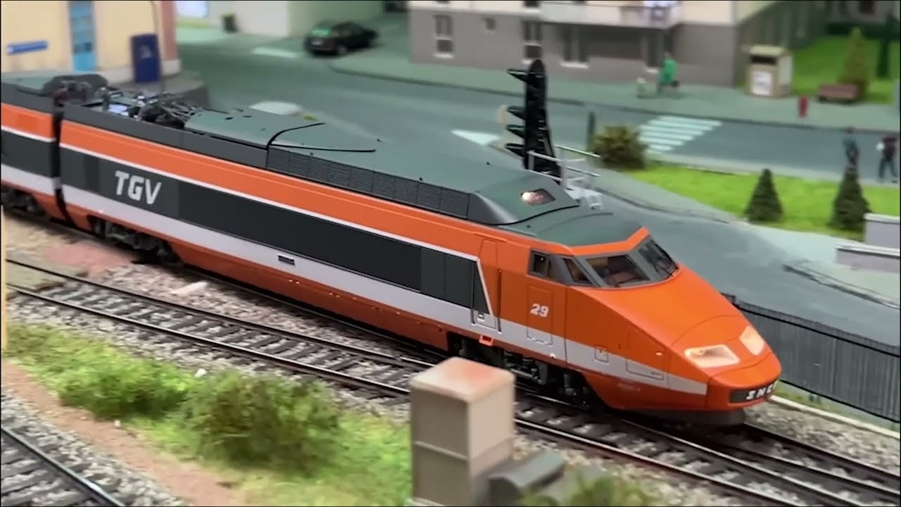 Ree Modeles French TGV Train Set, New Model with many new innovations