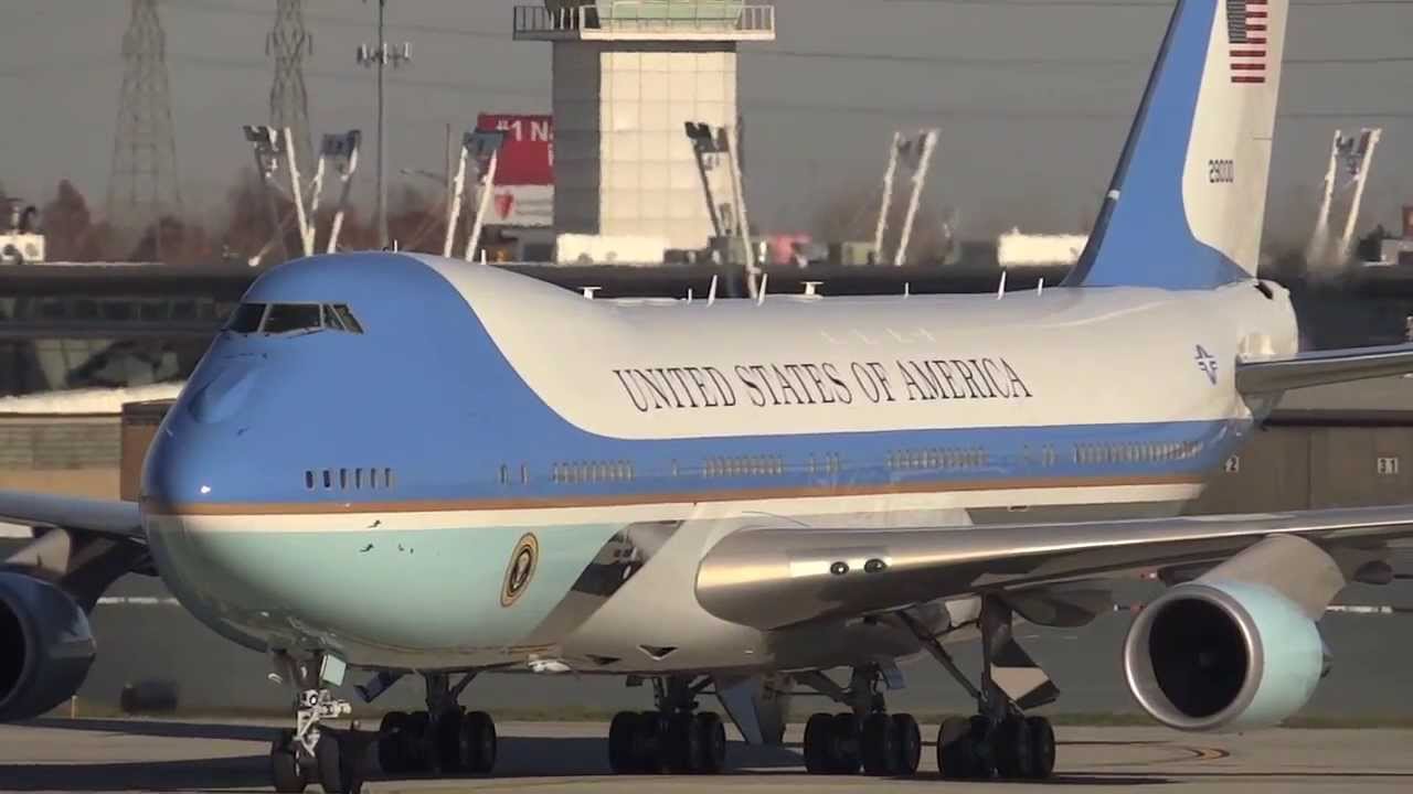 Air Force One 747 Landing
