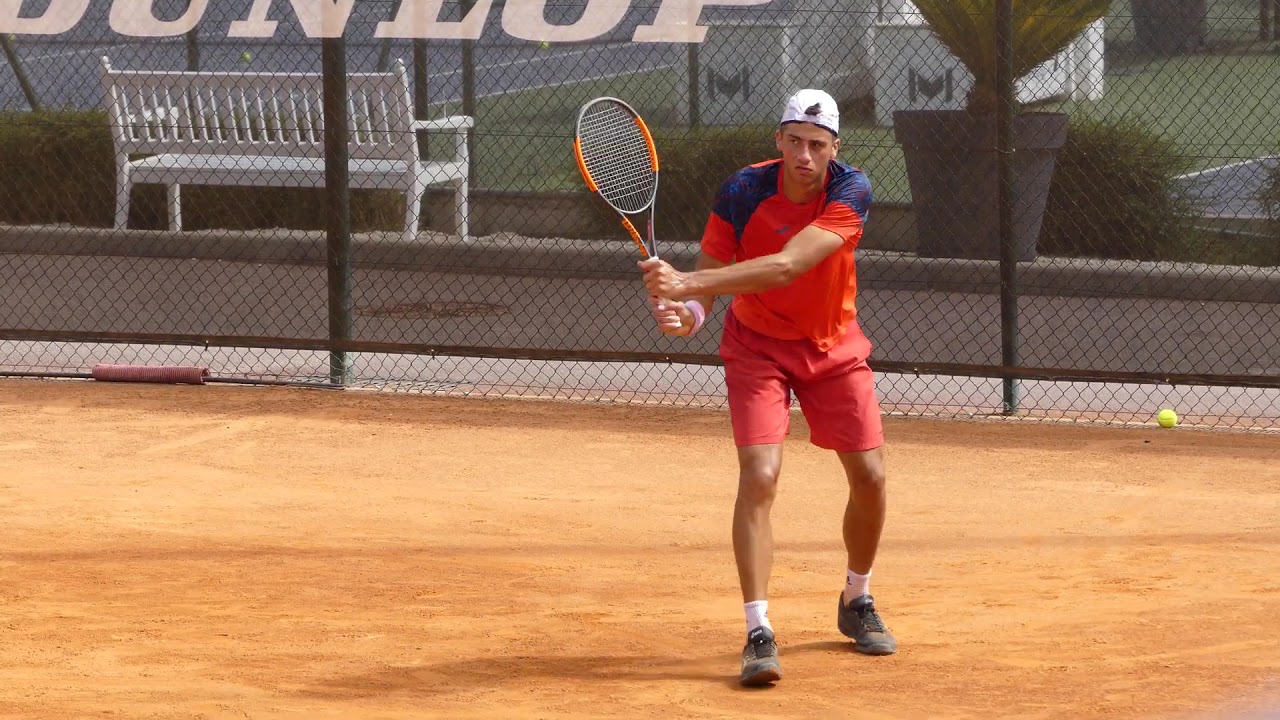 Alexander Donski vs Sparring Partner l'entra&icirc;nement de tennis &agrave; l'Acad&eacute;mie