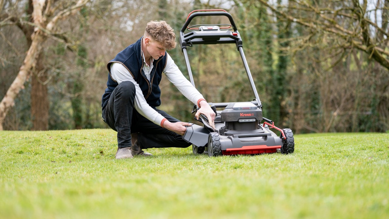 Mulching vs Bagging vs Side Discharge – What’s Best for Your Lawn?