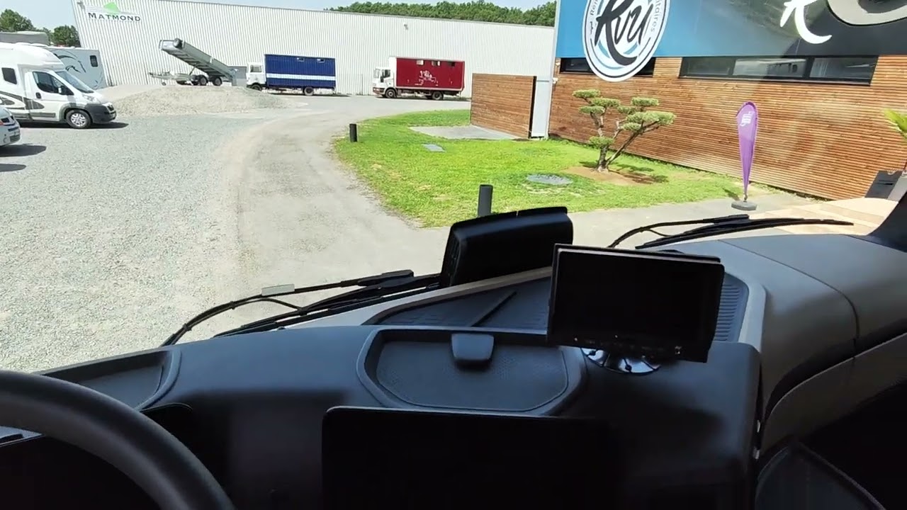 Visite d'un camion poids lourds pour chevaux Krismar chez R-V-U : 0617747047