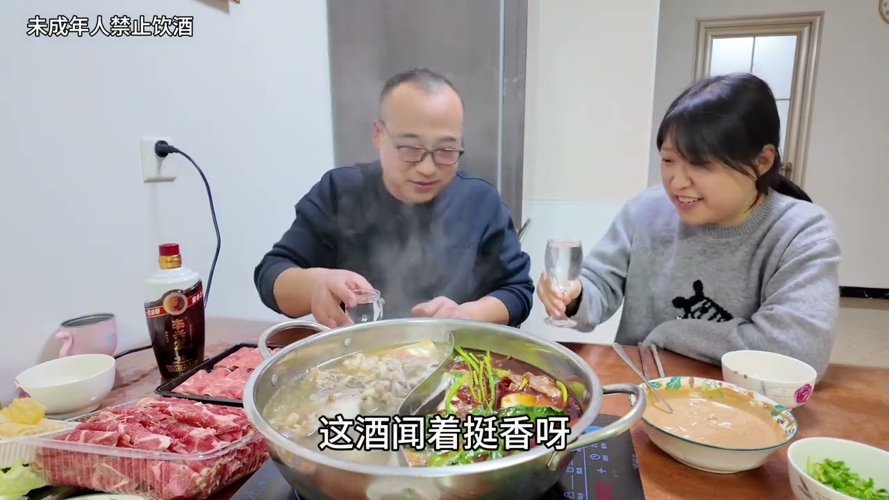 两岁多儿子请客吃饭，全家一起去买火锅食材，在家美美吃喝一顿#幸福一家人 #火锅 #李兴发 #白酒