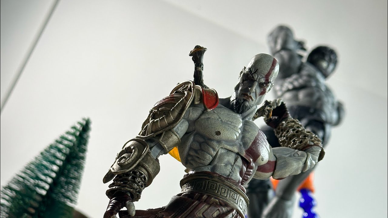 KRATOS VS PRIMITIVE HULK [STOP MOTION]