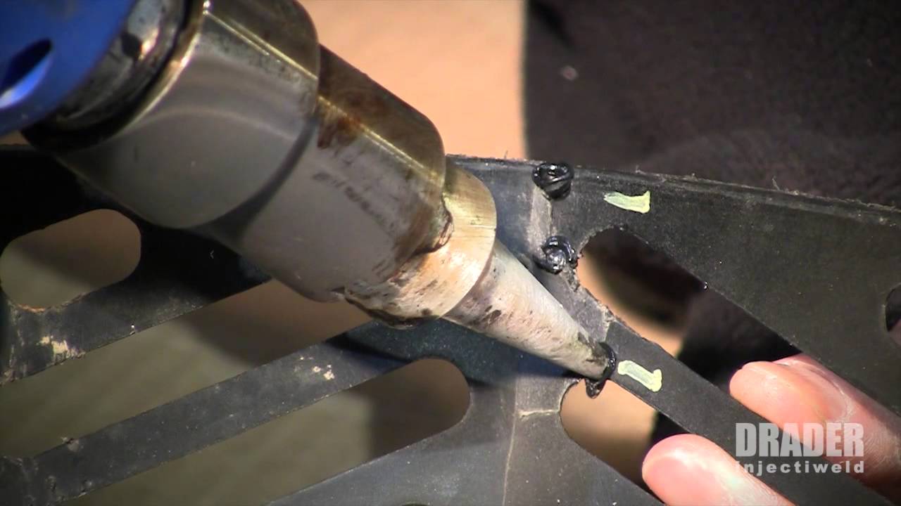 (FR) Soudage des Matières Plastiques - Réparation d'un Capot Plastique de Motoneige