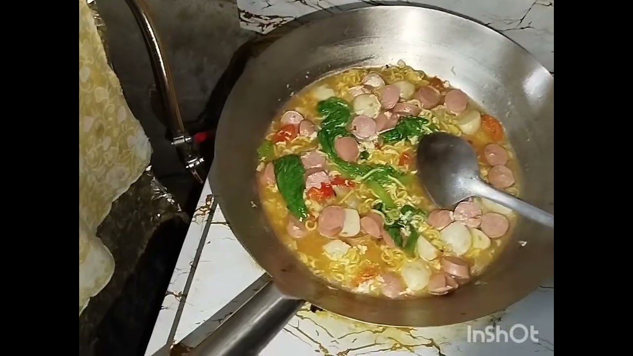 Hallo welcome Augustus, jalan² tuku mangan soto ayam ,nasi neng warung osreng 😋mantul 🤗