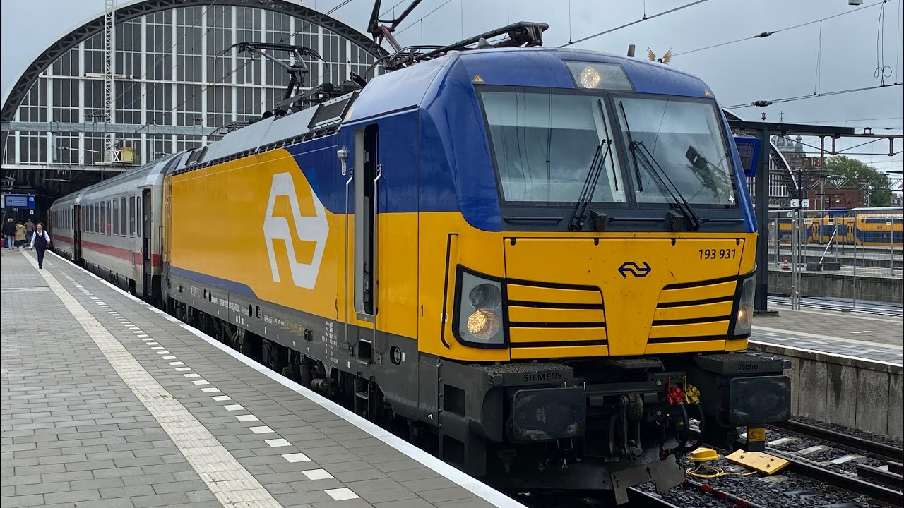 Treinen op station Amsterdam Centraal