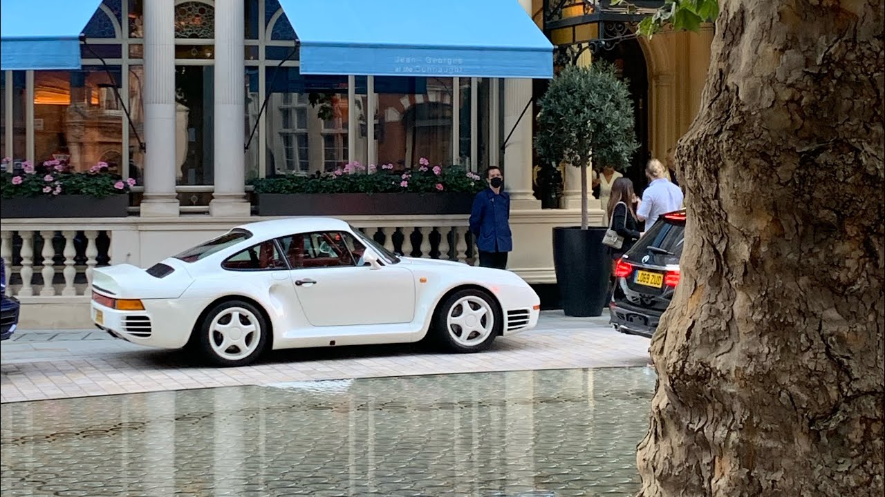 Porsche 959 on the streets of London.