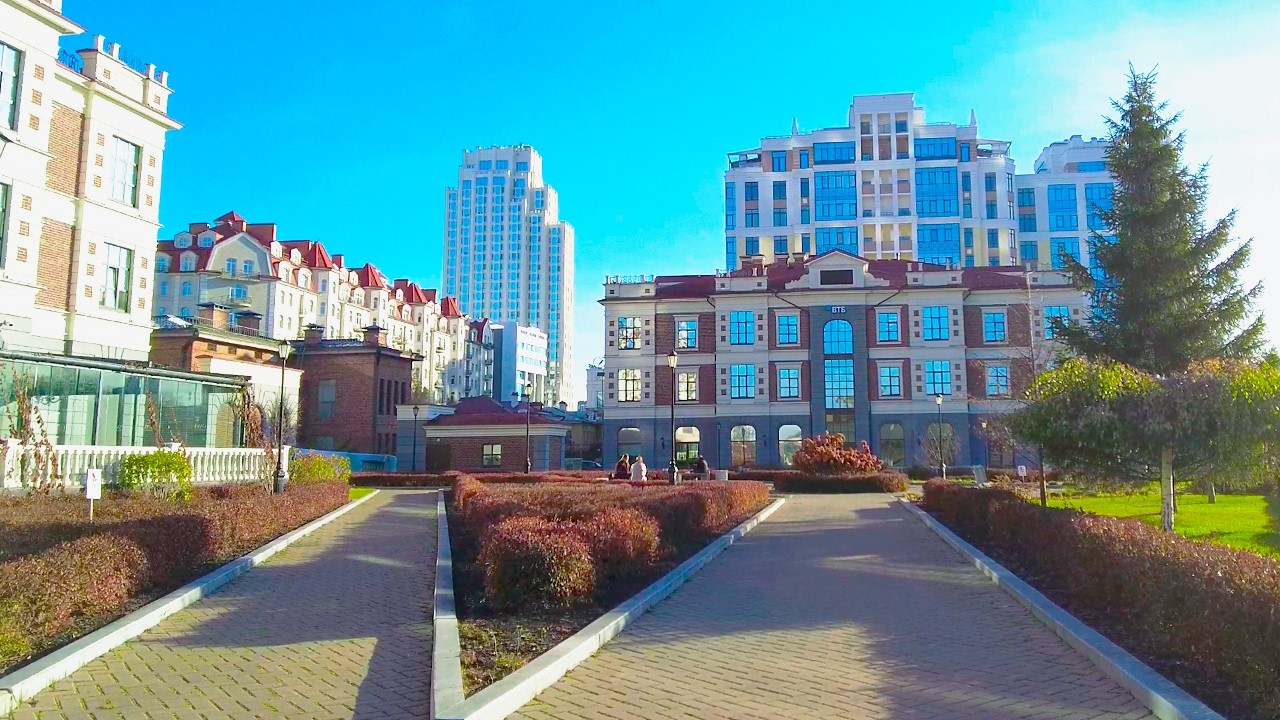 Walking in YEkaterinburg. Набережная в центре города в солнечный день |4K| (October 22, 2025)