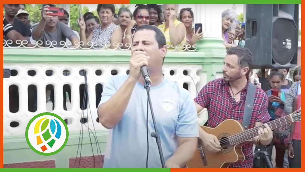Ofrece espectáculo en Consolación del Sur, brigada de artistas cubanos