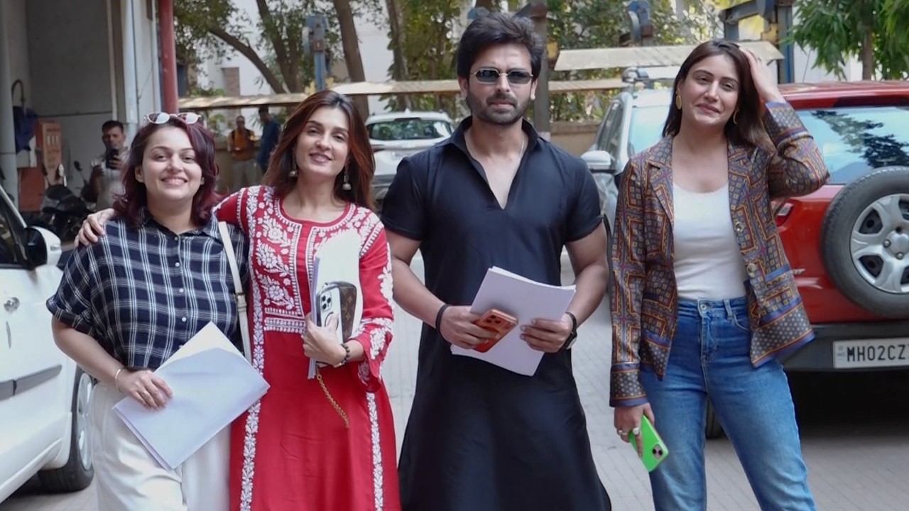 Surbhi Chandna, Shoaib Ibrahim & Shiny Doshi Spotted At Kitaabghar Reading Room & Bookshop