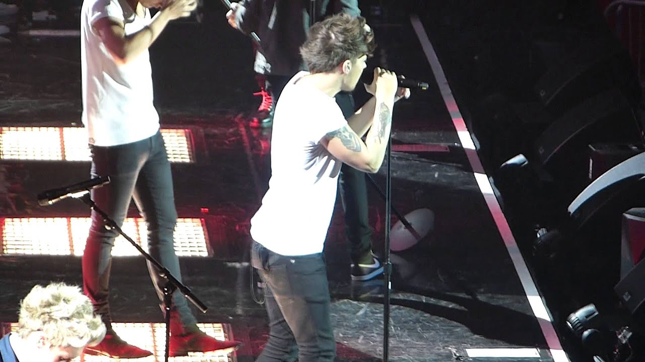 One Direction, Rock Me, April 29 2013 in Paris ( HD )