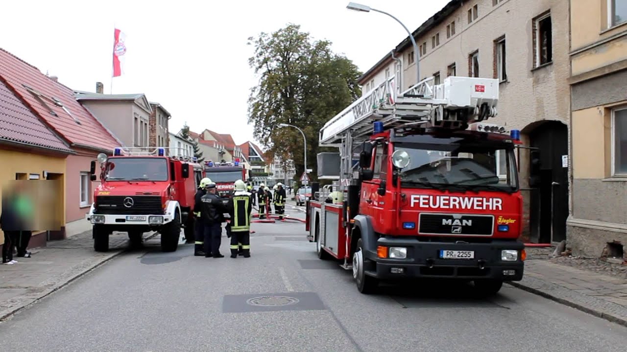 Wohnungsbrand Bergstraße Pritzwalk - Person im Haus - 22.09.2013 - Feuerwehr Pritzwalk