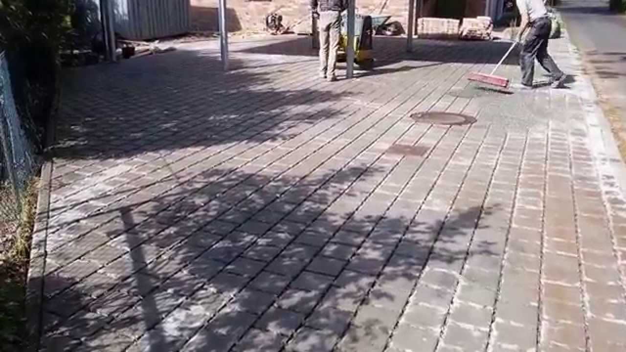 Pflastersteine fachgerecht abrütteln