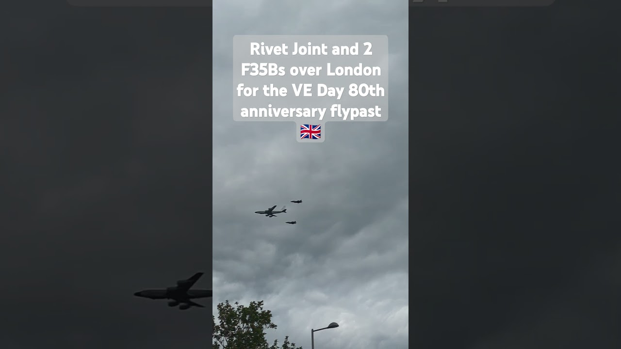 Rivet Joint and 2 F35Bs over London for the VE Day 80th anniversary flypast 🇬🇧