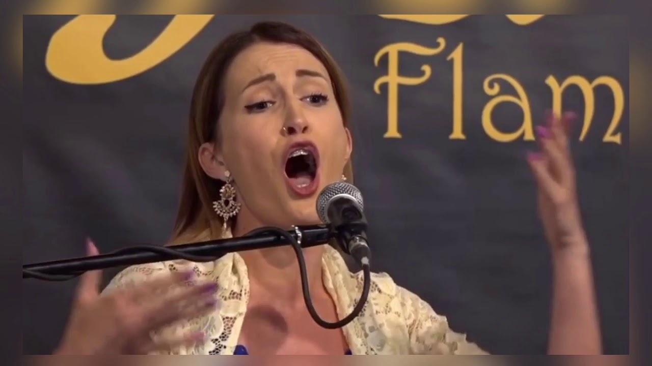 Alba Bazán por Serranas.