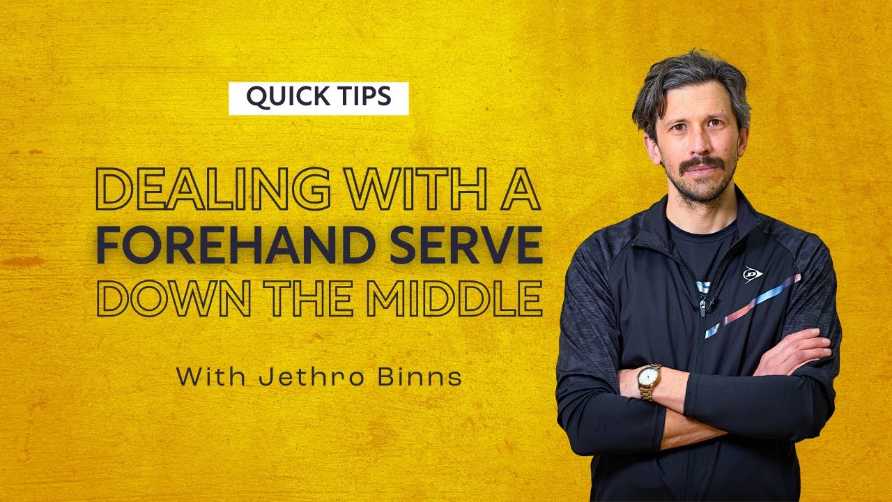 Советы по игре в сквош: как справиться с подачей форхендом по центру | С Джетро Биннсом