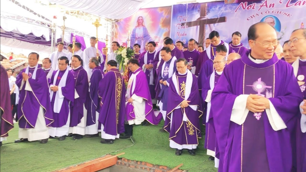 Nghi Thức An Táng Cha Cố Giuse Phạm Văn Chỉnh Giáo Phận Bùi Chu Tại Phần Mộ Đức Cha Chủ Sự Nghi Thức