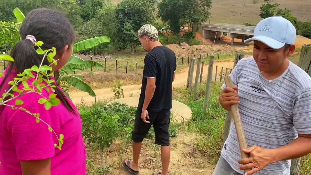 Homem Pega Sua Mulher Lhe Traindo E Vai Tirar Satisfação Com Ele