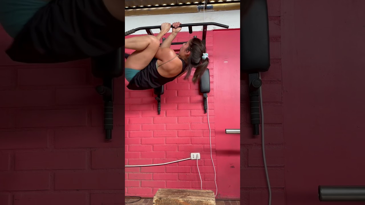 Pull up isometrico explosivo + rodillas al pecho