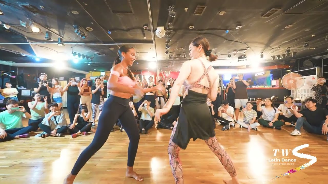 bersy cortez  Boogaloo Chacha Work shop demo w elsa, 베르시 y 엘사 부갈루 차차 워크샵 2023.09.10 Korea Bonita