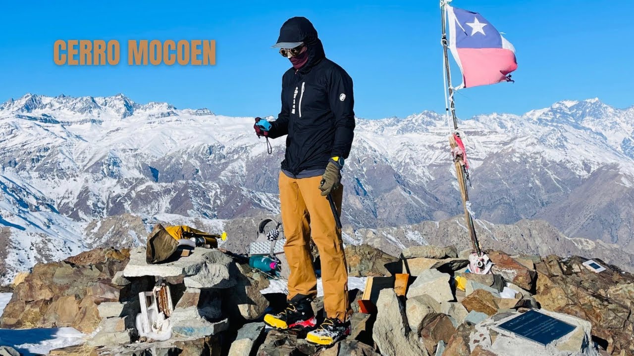 Cerro Mocoen (2692 m.s.n.m). Valle Aconcagua. Chile.