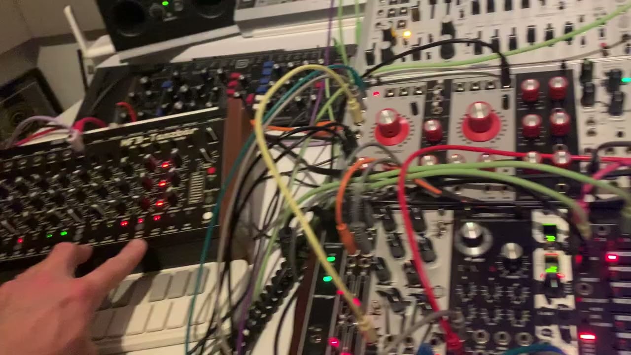 Melodyjnie i technicznie (Intellijel Atlantis)