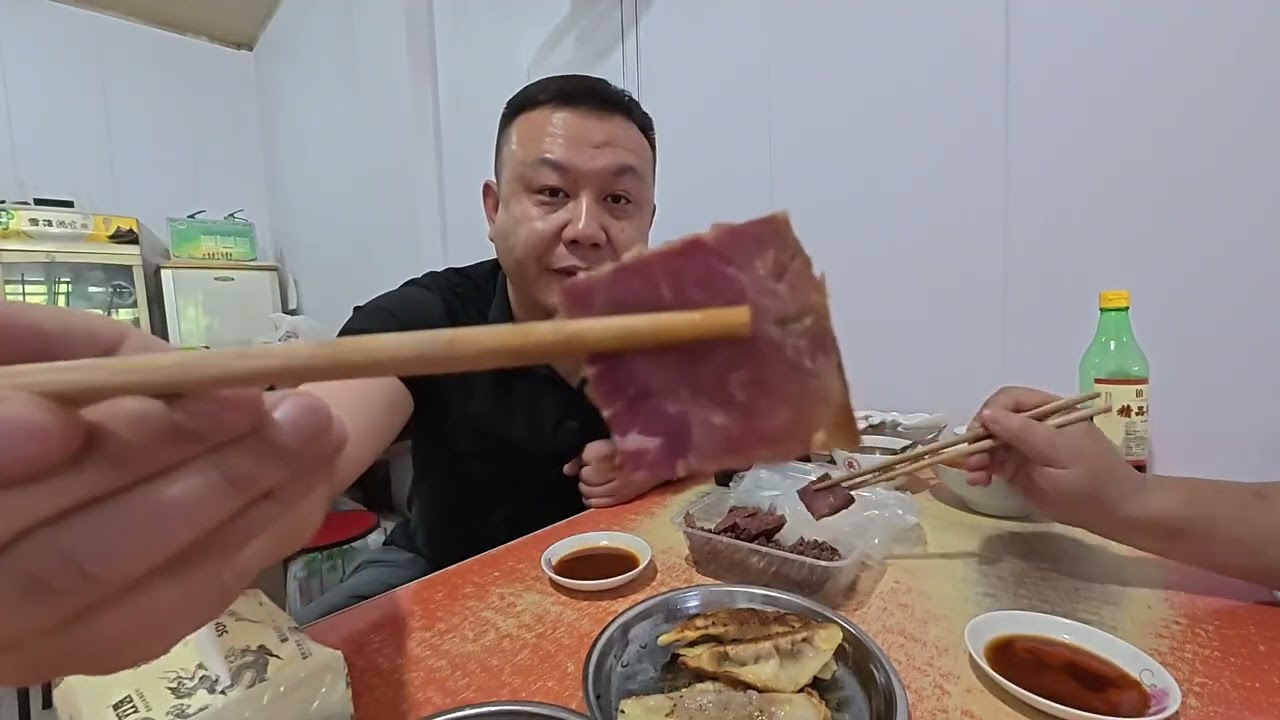 带着盆牛脯去吃一个老店馄饨，这店我竟然是第一次来。#明全盆牛脯 #六合美食 #vlog日常 #抖音美食推荐官