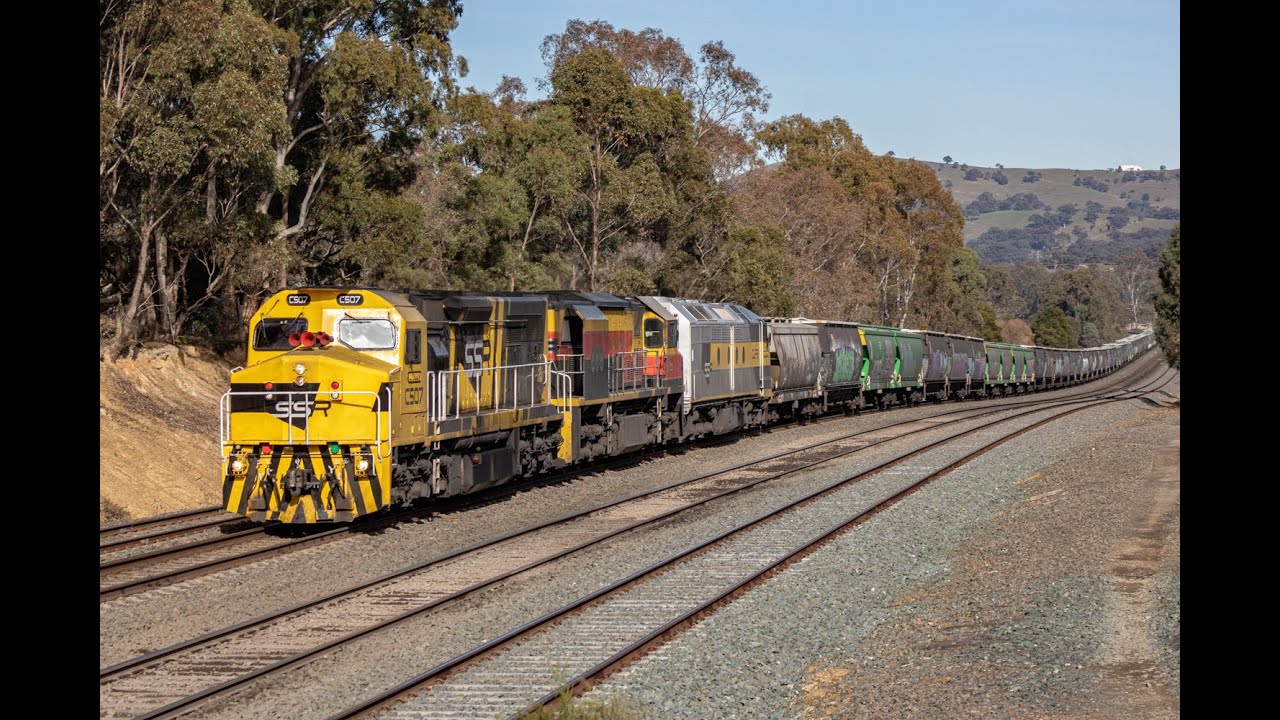 Daylight SSR through Kilmore East to The Rock plus PN's Quad colorful lashup on 4PM4- 4/8/24