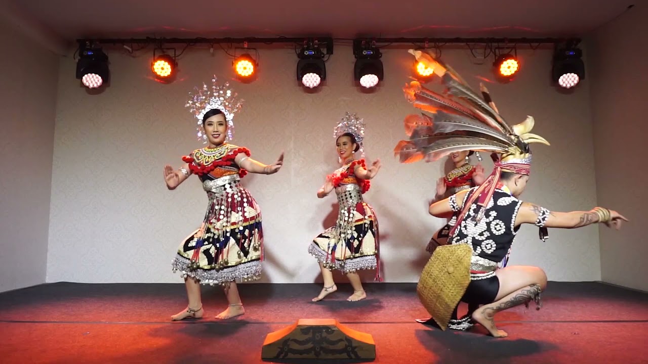 TARIAN NGAJAT LESONG (NgajaT Lesong Dance)