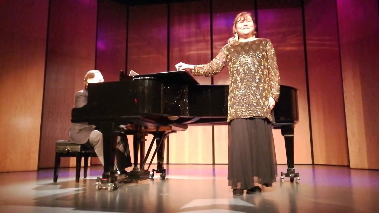 Solamente una vez (Agustín Lara), Luz Butrón- Soprano, Giovanni Paolillo-piano