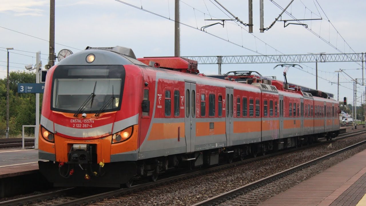 Wjazd I odjazd EN57AL-1557 jako Regio 