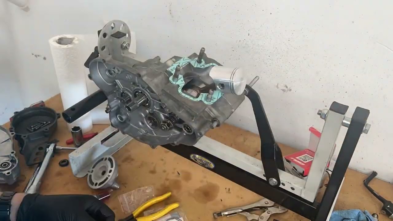 10 Minute Timelapse - Kawasaki KX65 Full Engine Rebuild
