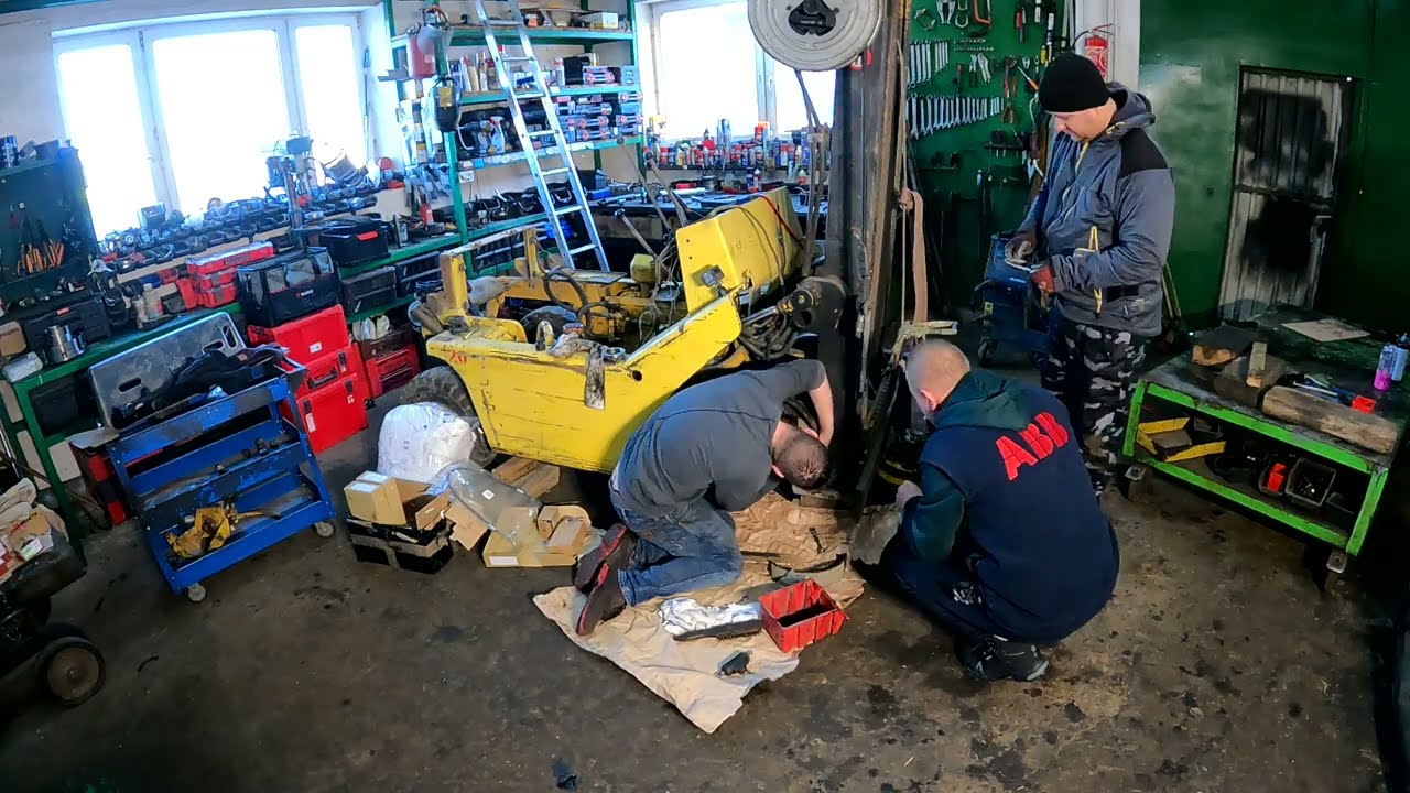 Wózek widłowy TCM. Zakładamy wspomaganie. Nowe hamulce. Remont silnika.