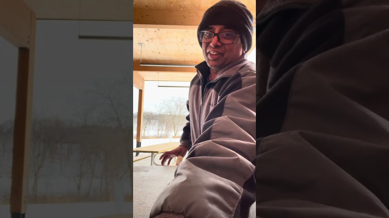 आ चल के तुझे मैं लेके चलूँ 