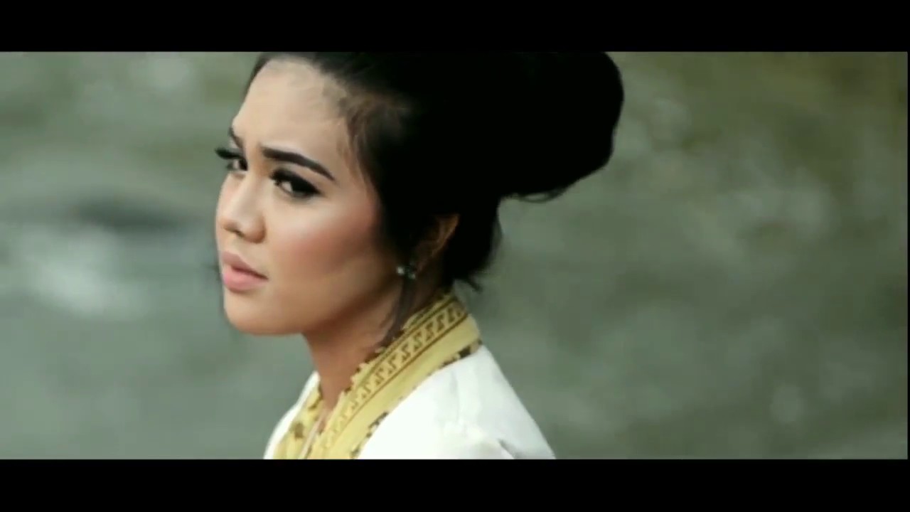 Kintani - Sio Sio Panantian (Official Video Clip HD)