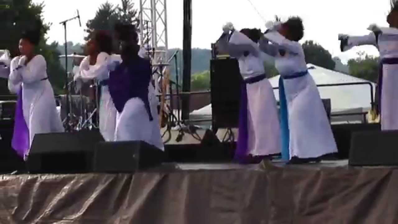 Turning Point Family praise dance team and Katrina  Hines testimony at the 2014 Chillicothe Crusade