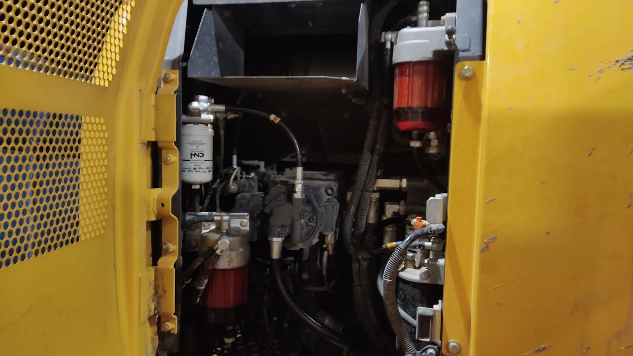 Troca de pré filtro da ESCAVADEIRA HIDRÁULICA (NEW HOLLAND 145C EVO) - TAILAN _ARRUDA