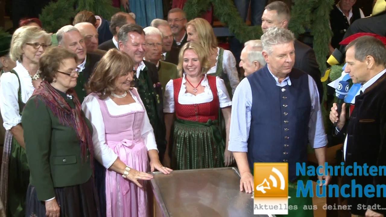 O'Zapft is! - OB Dieter Reiter eröffnet mit nur zwei Schlägen das Münchner Oktoberfest 2016