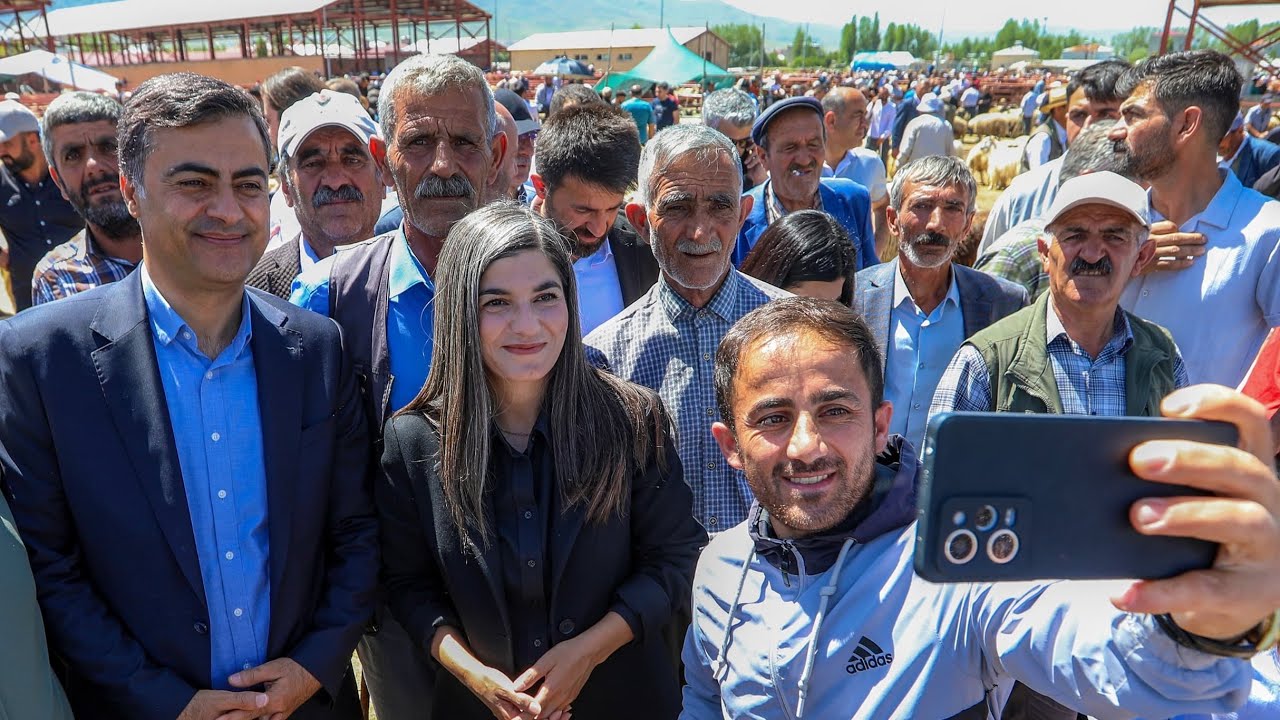 Eşbaşkanlar Van Hayvan Pazarı’nı ziyaret etti: Şikâyetleri ve talepleri dinledi