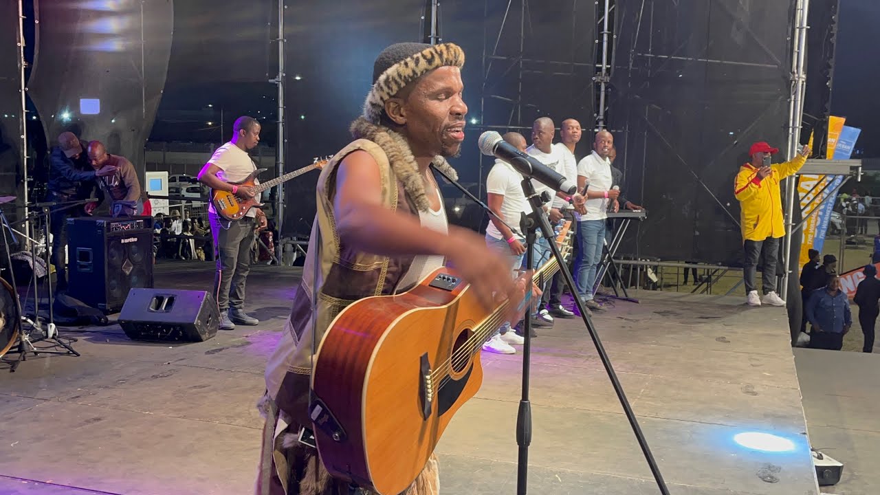 Ithwasa Lekhansela lidlala Live kwi Mpucuzeko