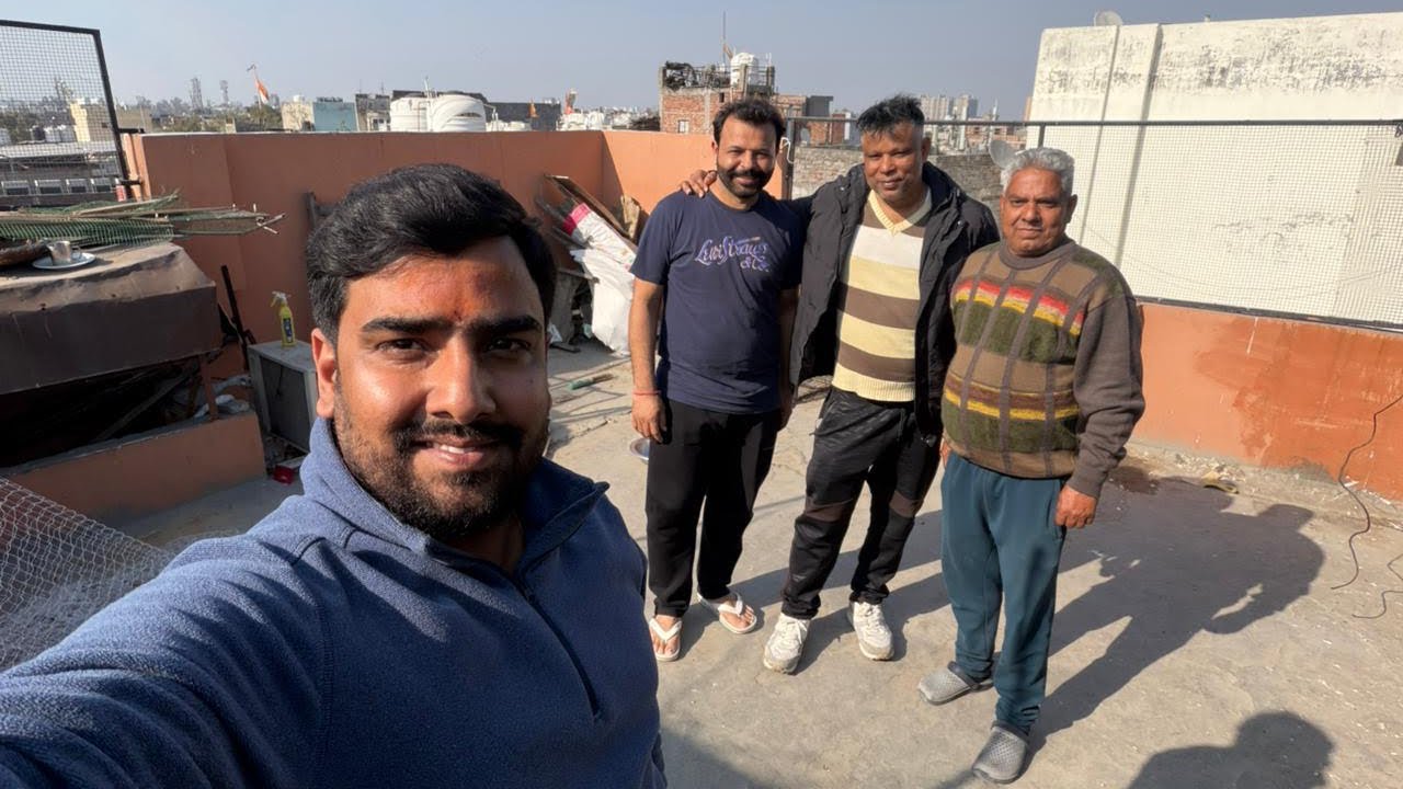 Aftab bhai West Bengal se Aaye aaj milne Rajbir Wazirpur uncle ki chat pr#pigeon #kabutar