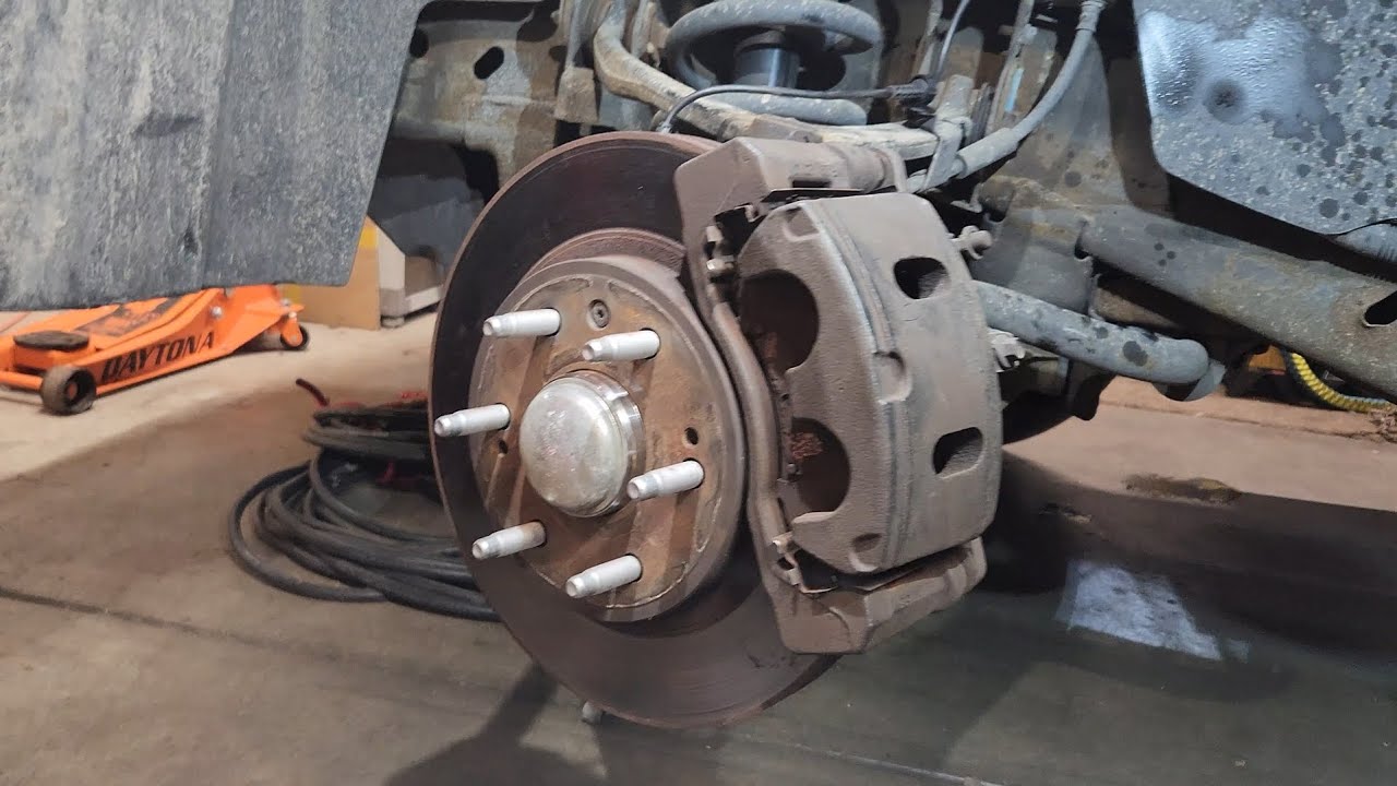 2009 - 13 GMC Sierra 1500 5.3l front brake pads replacement