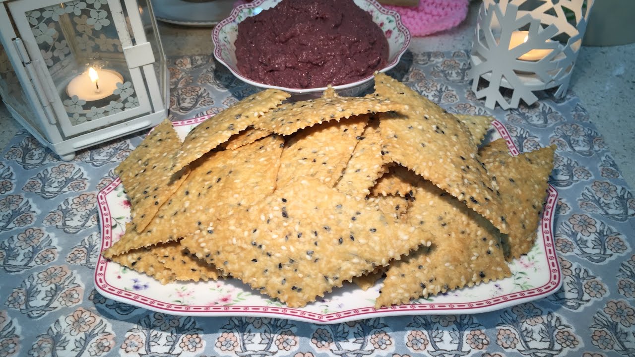קרקר קצח וממרח זיתי קלמטה