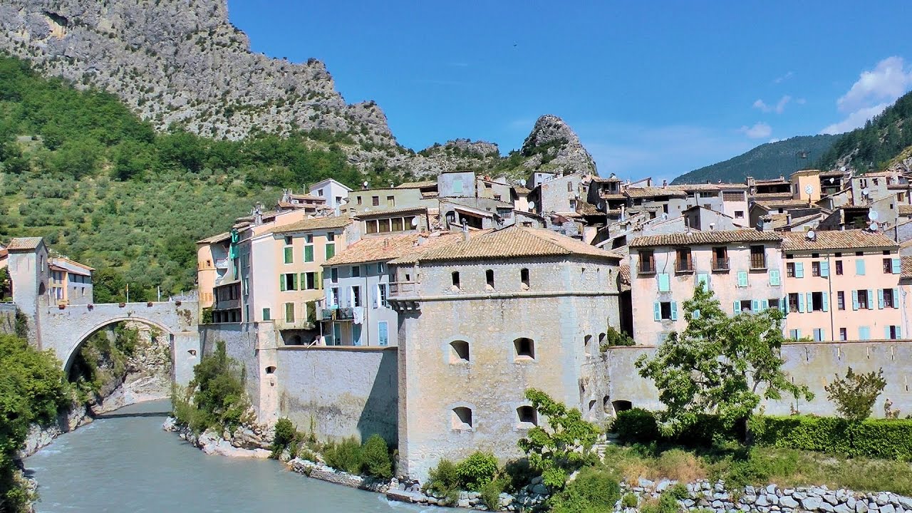 Entrevaux, Alpes de Haute Provence, Southern France [HD] (videoturysta)