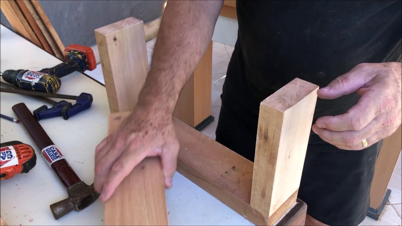 BANCO MAIS FÁCIL DO MUNDO -  USANDO PALET, SERROTE, MARTELO....... -  WITH PALLET, SAWS AND HAMMER.