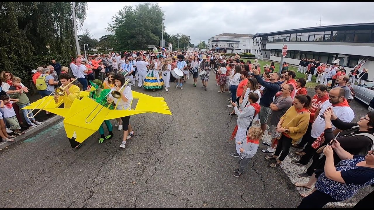 Défilé du dimanche des Fêtes de Parentis en Born 2019