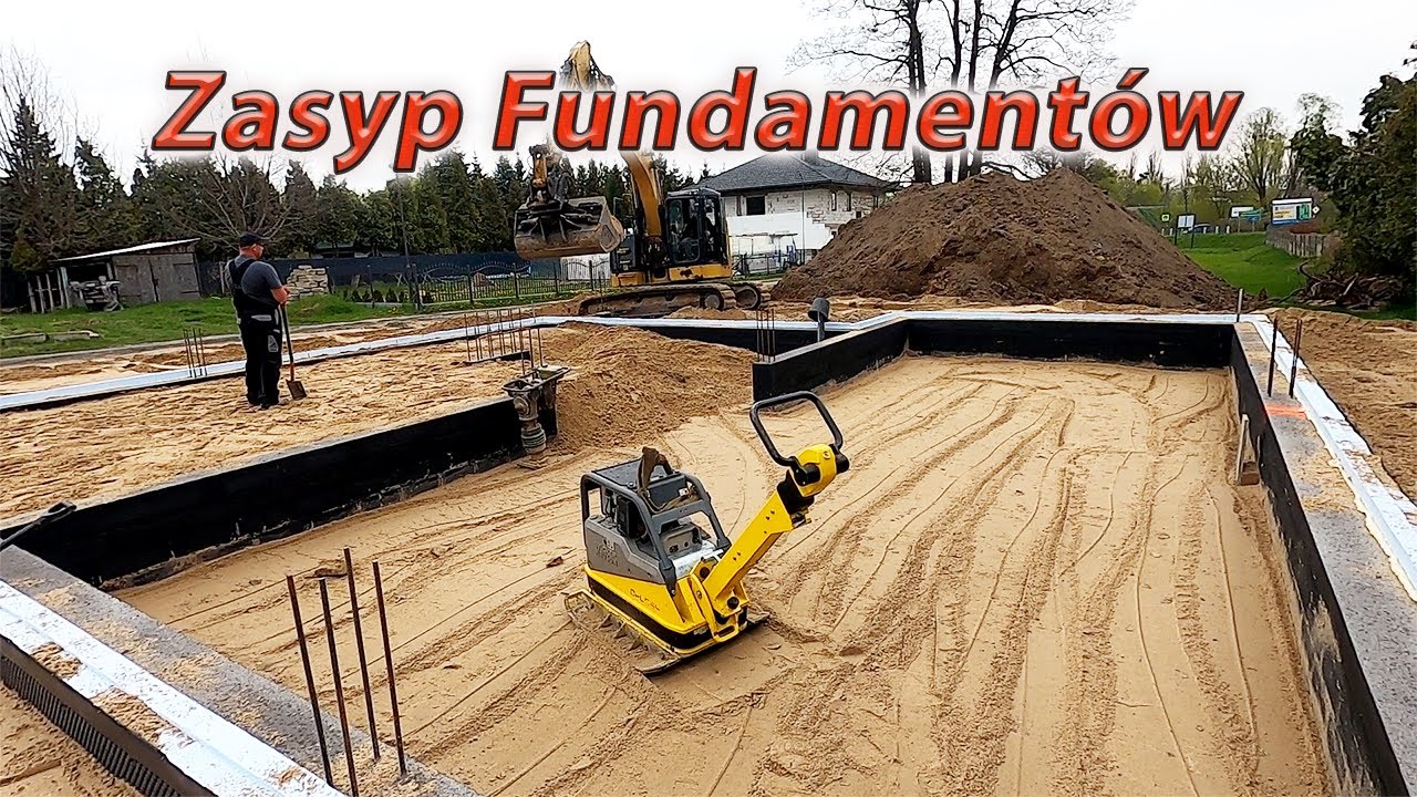 Nieoceniona pomoc Inwestora i świetny operator. Zasyp fundamentów, Zagęszczarka 450kg i skoczek 60kg