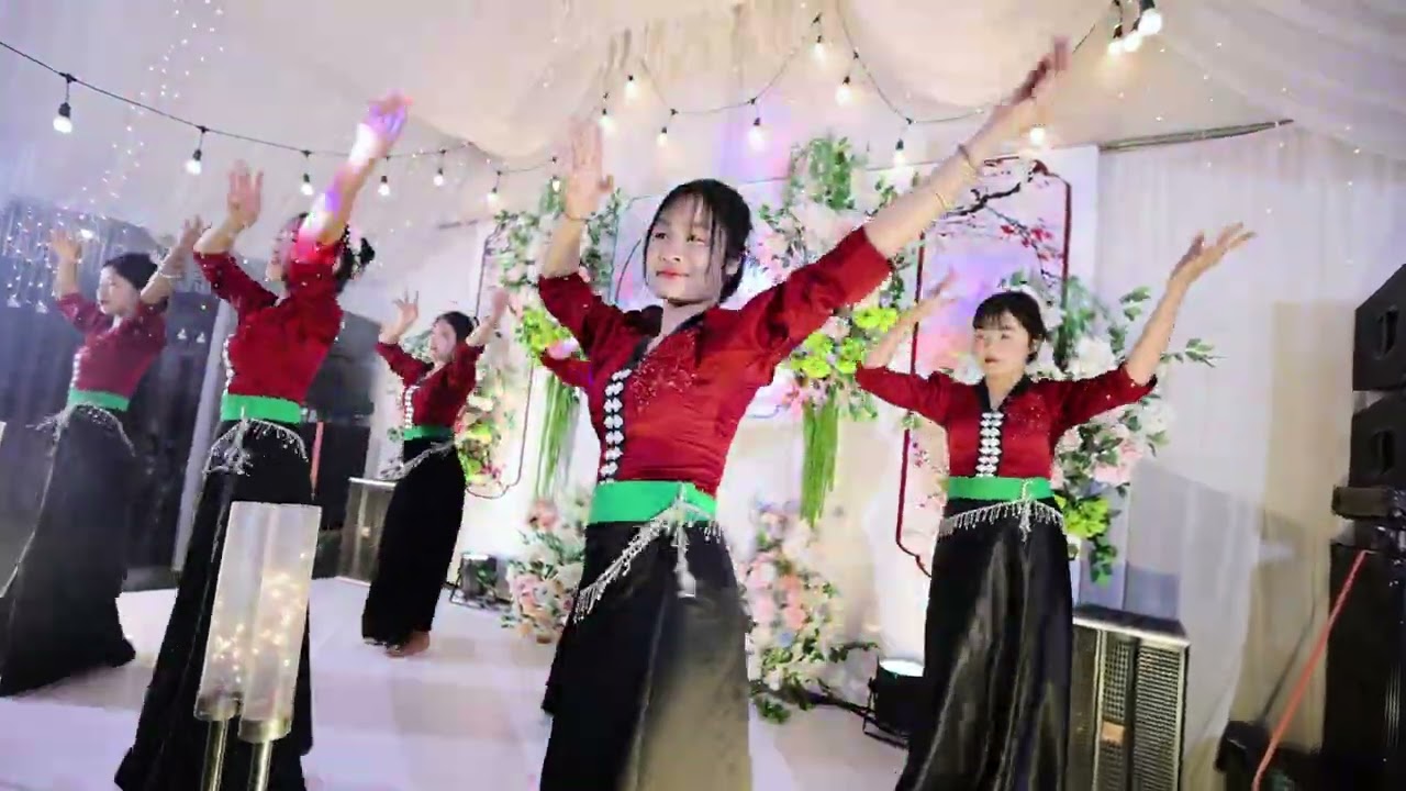 BÀI MÚA ĐVN  MỪNG TÂN GIA ÔNG LÒ VĂN NGHIÊN & BÀ CÀ THỊ THANH BẢN MỚI MƯỜNG ẢNG ĐIỆN BIÊN